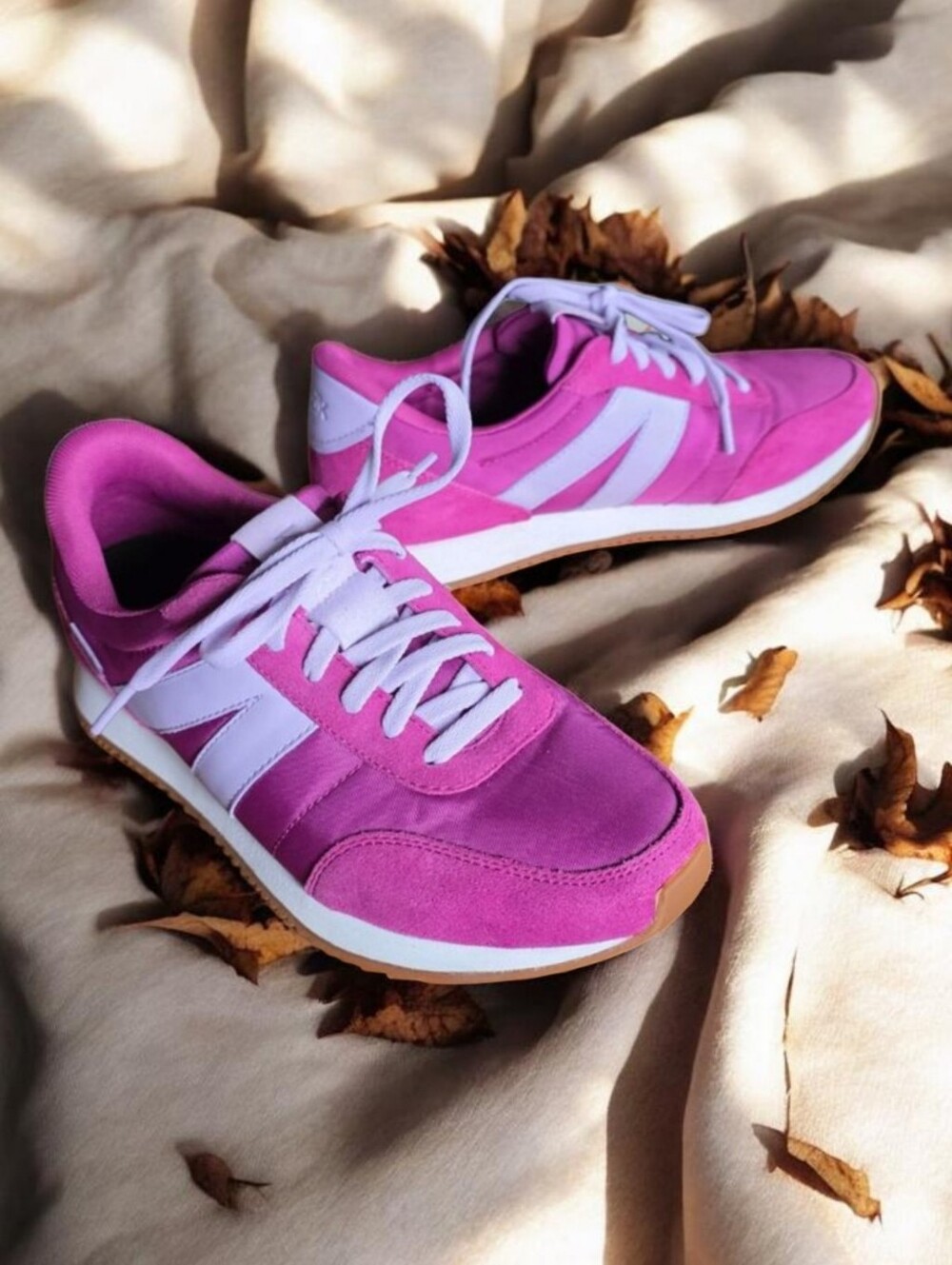 NWOT KIZIK MILAN (7.5 - 8) FESTIVAL FUSHCIA Unisex Sneakers Sold Out Color